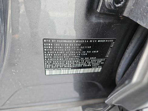 Used 2023 Volkswagen Tiguan SE R-Line image 9