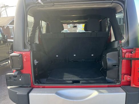 Used 2012 Jeep Wrangler Unlimited Sahara image 11