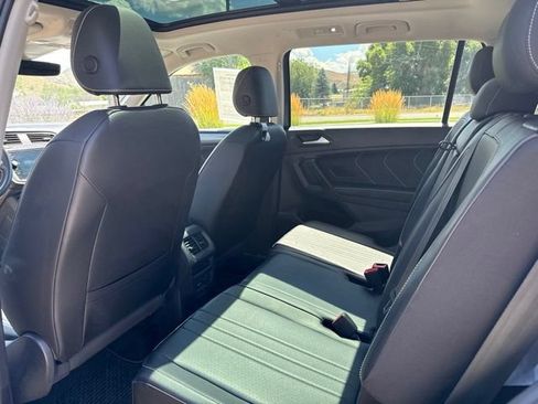 Used 2023 Volkswagen Tiguan SE w/ Panoramic Sunroof Package FWD image 19