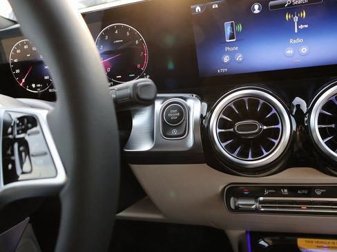 New 2026 Mercedes-Benz GLB 250 4MATIC image 29