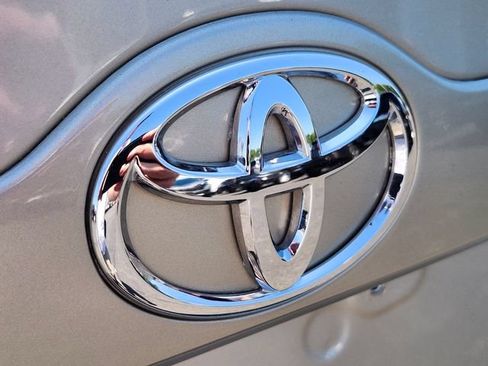 Used 2013 Toyota Camry LE FWD image 24