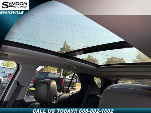 Used 2023 Chevrolet Equinox Premier image 7