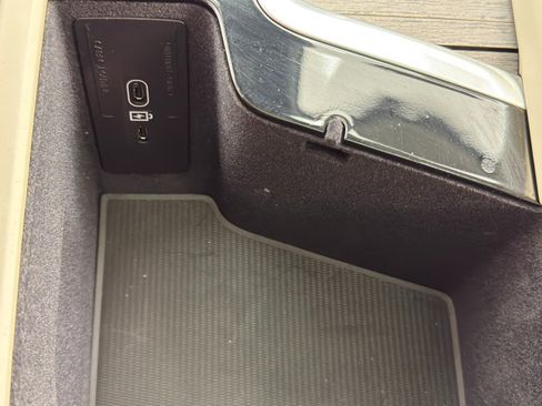 Used 2024 Volvo XC90 T8 Ultimate w/ Protection Package Premier image 33