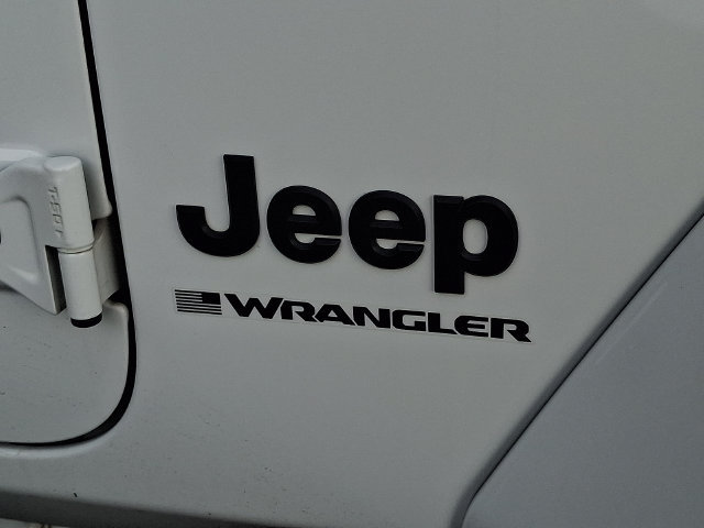 Used 2025 Jeep Wrangler Unlimited Sahara AWD/4WD image 6