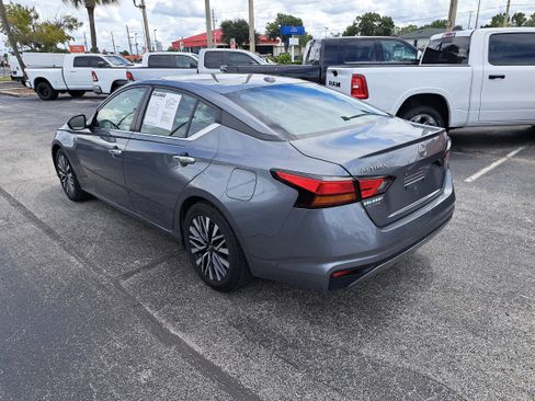 Used 2023 Nissan Altima 2.5 SV image 7