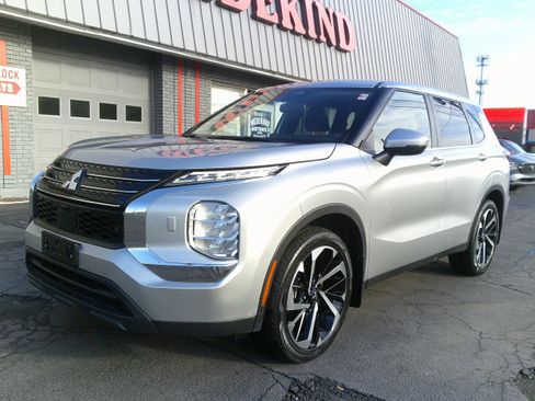 Used 2022 Mitsubishi Outlander ES image 11