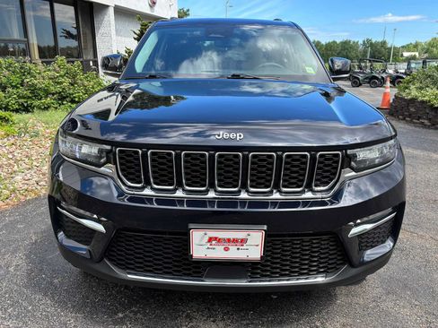 Used 2023 Jeep Grand Cherokee Limited w/ Trailer Tow Prep Group (B) AWD/4WD image 12