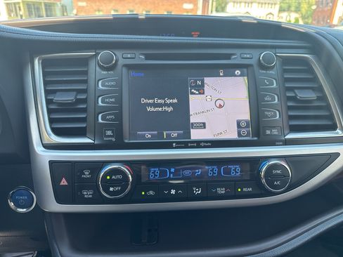 Used 2019 Toyota Highlander Limited Platinum AWD/4WD image 22