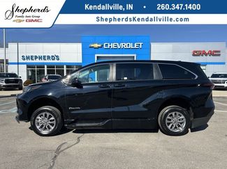 Used 2024 Toyota Sienna LE video 1