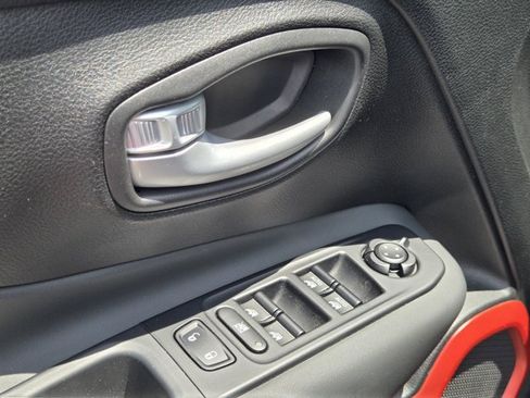 Used 2023 Jeep Renegade Trailhawk AWD/4WD image 89