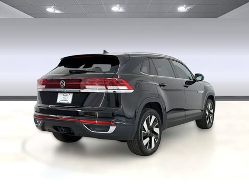 Used 2025 Volkswagen Atlas Cross Sport SE FWD image 9