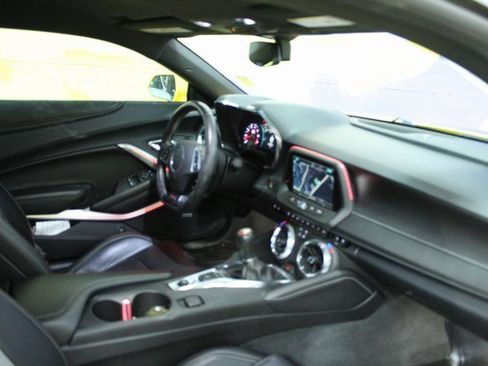 Used 2016 Chevrolet Camaro SS image 12
