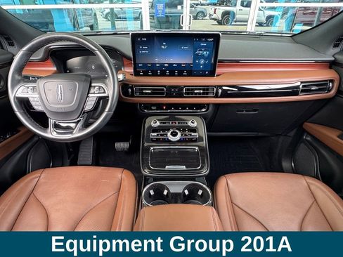 Used 2023 Lincoln Nautilus Reserve w/ Equipment Group 201A AWD/4WD image 6