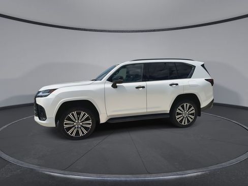 Used 2025 Lexus LX 600 4WD w/ Appearance Package image 5