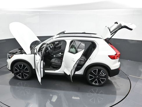 New 2025 Volvo XC40 B5 Plus w/ Climate Package image 50