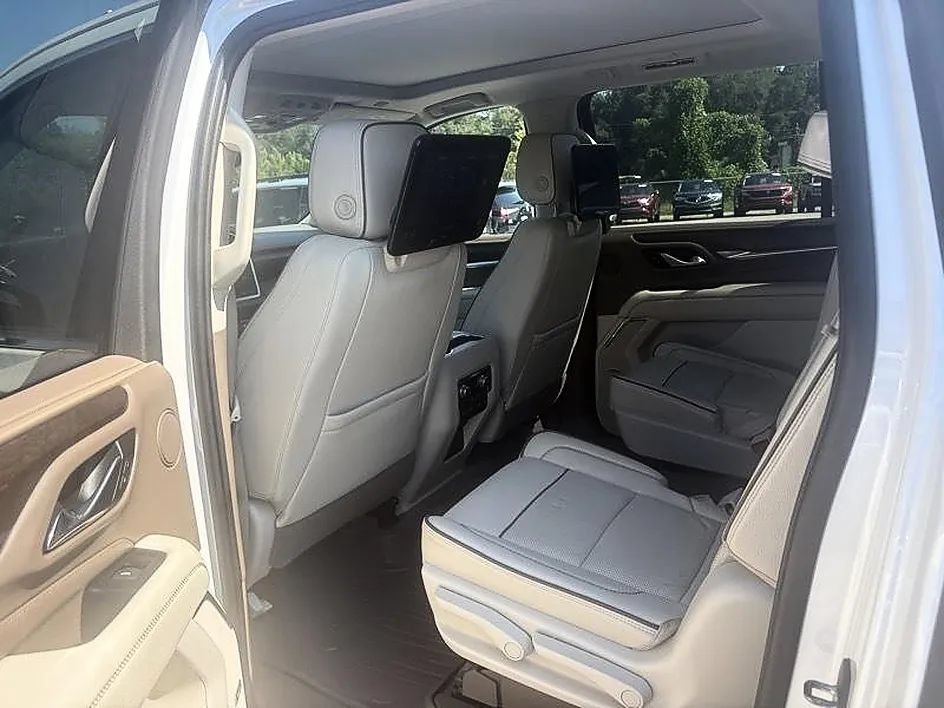 Used 2021 GMC Yukon XL Denali w/ Denali Premium Package AWD/4WD image 13