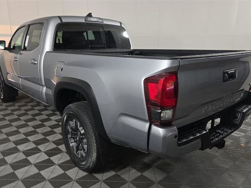 Used 2019 Toyota Tacoma TRD Off-Road w/ Technology Package AWD/4WD image 8