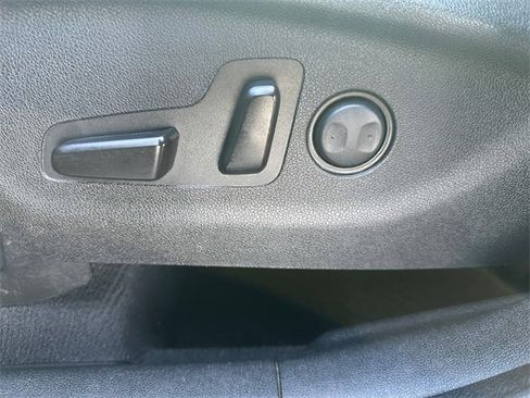 Used 2017 Kia Sorento LX w/ LX V6 Convenience Package image 16