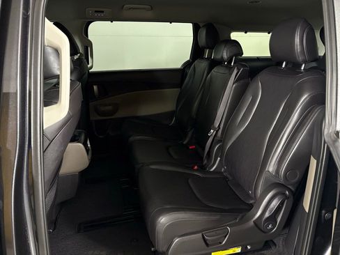 New 2026 Kia Carnival EX FWD image 38
