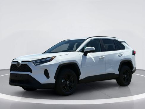 Used 2025 Toyota RAV4 XLE AWD/4WD image 2