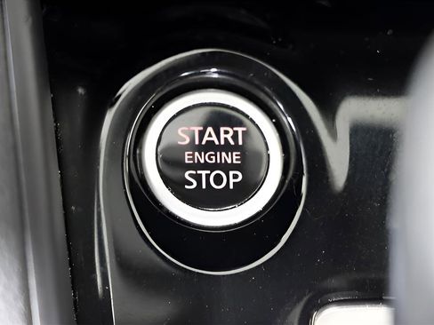 Used 2023 Nissan Versa SR w/ Trunk Package image 20