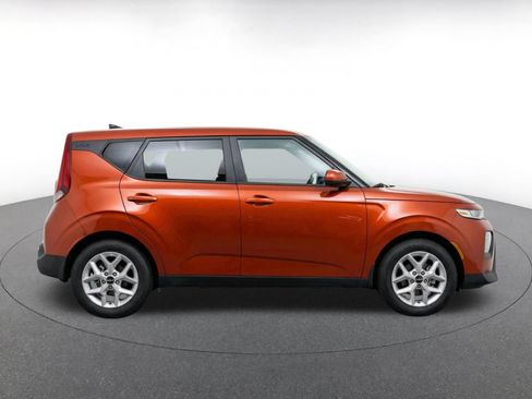 Used 2025 Kia Soul LX w/ LX Technology Package FWD image 10