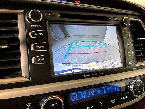 Used 2016 Toyota Highlander XLE image 17