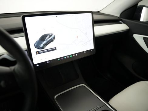 Used 2021 Tesla Model Y Long Range AWD/4WD image 16