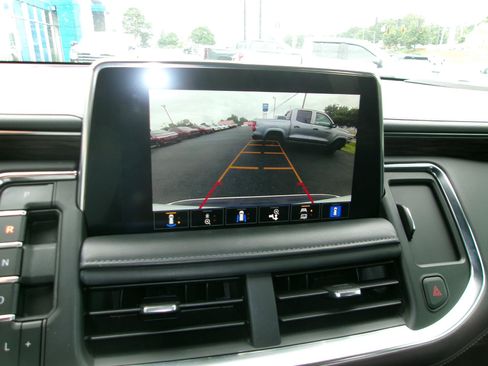 Used 2022 Chevrolet Suburban Z71 w/ Luxury Package AWD/4WD image 16