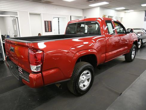 Used 2017 Toyota Tacoma SR w/ SR Convenience Package AWD/4WD image 7