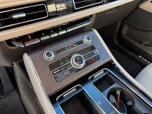 Certified 2023 Lincoln Aviator Reserve w/ Equipment Group 201A image 22