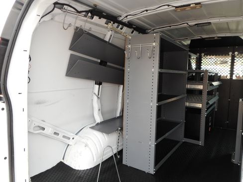 Used 2016 Chevrolet Express 2500 RWD image 19