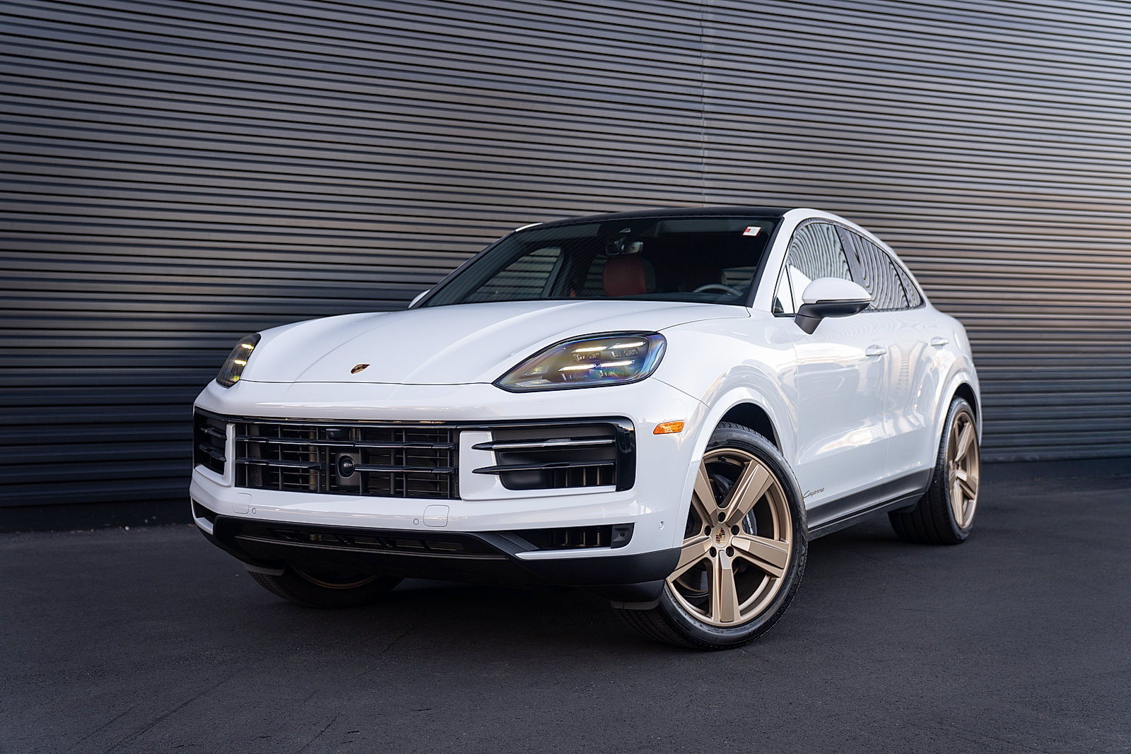 Used 2025 Porsche Cayenne Coupe AWD/4WD image 1
