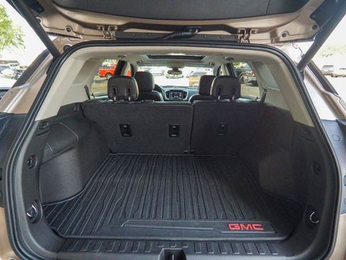 Used 2018 GMC Terrain SLT w/ Preferred Package FWD image 10