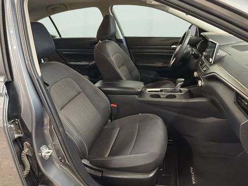 Used 2025 Nissan Altima 2.5 SV FWD image 9