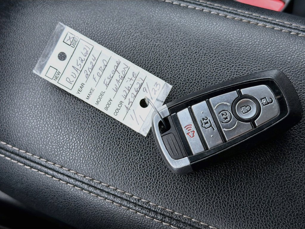 Used 2024 Ford Escape Platinum AWD/4WD image 34