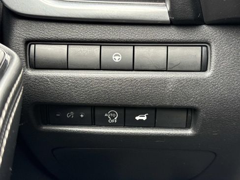 Used 2023 Nissan Rogue SV w/ SV Premium B Package image 19