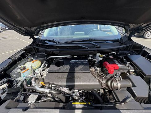 Used 2025 Nissan Rogue SV FWD image 34