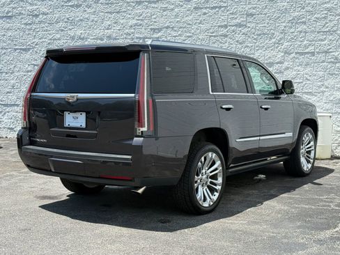 Used 2018 Cadillac Escalade Premium Luxury w/ LPO, Radiant Package AWD/4WD image 8