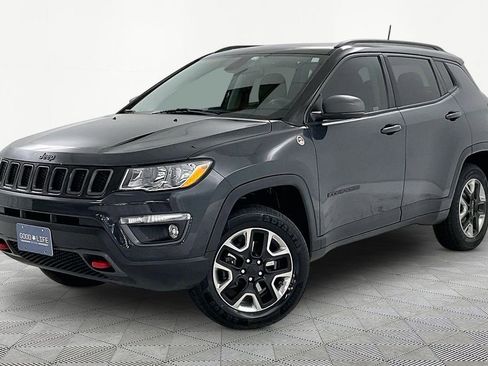 Used 2018 Jeep Compass Trailhawk w/ Leather Interior Group AWD/4WD image 3