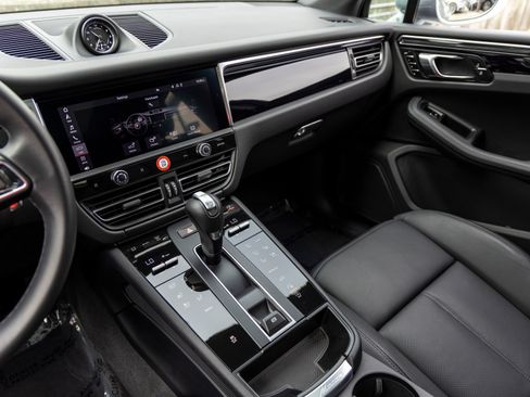 Certified 2026 Porsche Macan AWD/4WD image 45