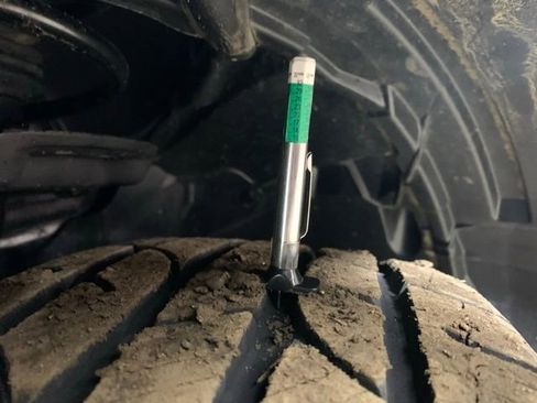 Used 2025 Nissan Rogue SV image 33