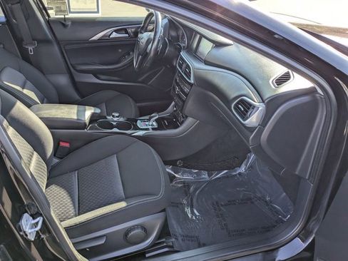 Used 2017 INFINITI QX30 image 5