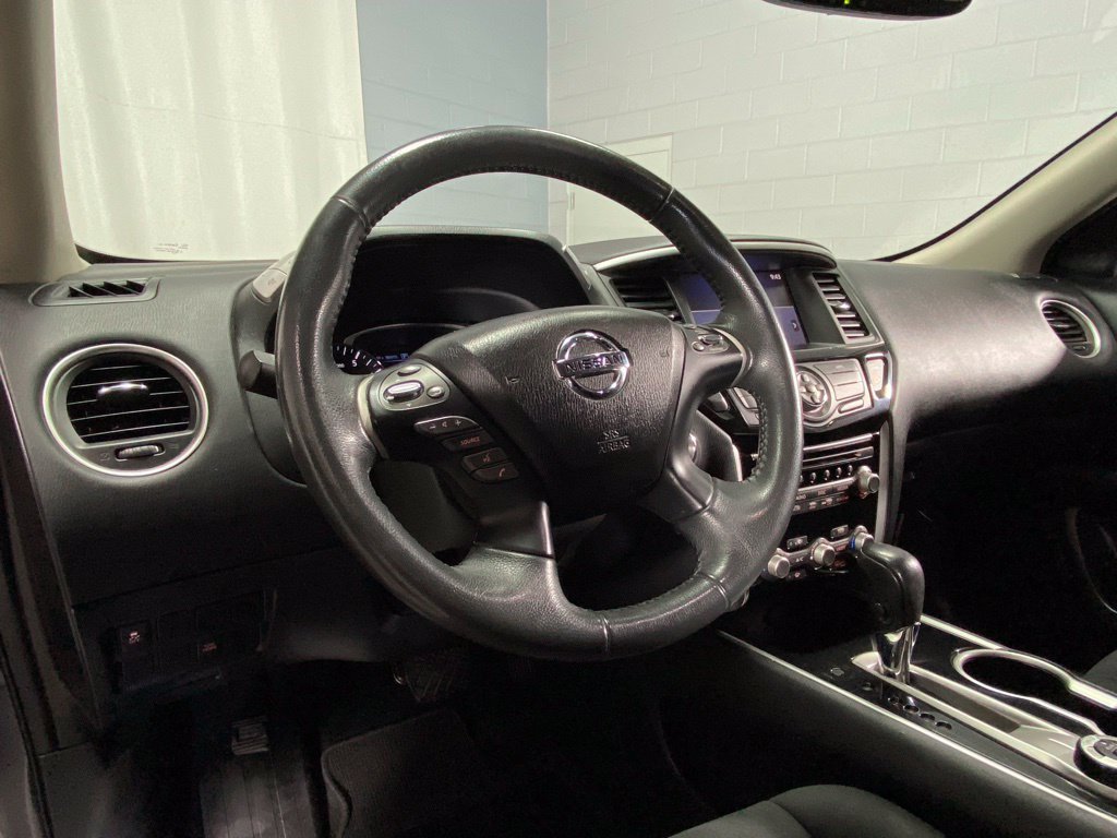 Used 2017 Nissan Pathfinder SV AWD/4WD image 18