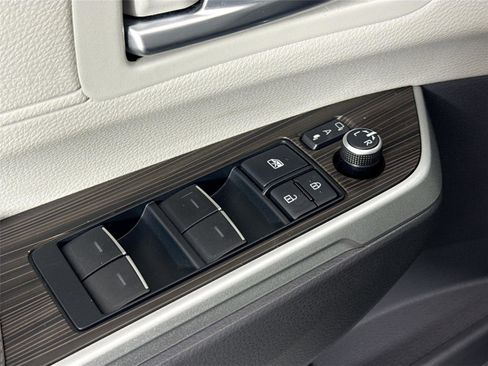 Certified 2022 Toyota Sienna Limited image 28