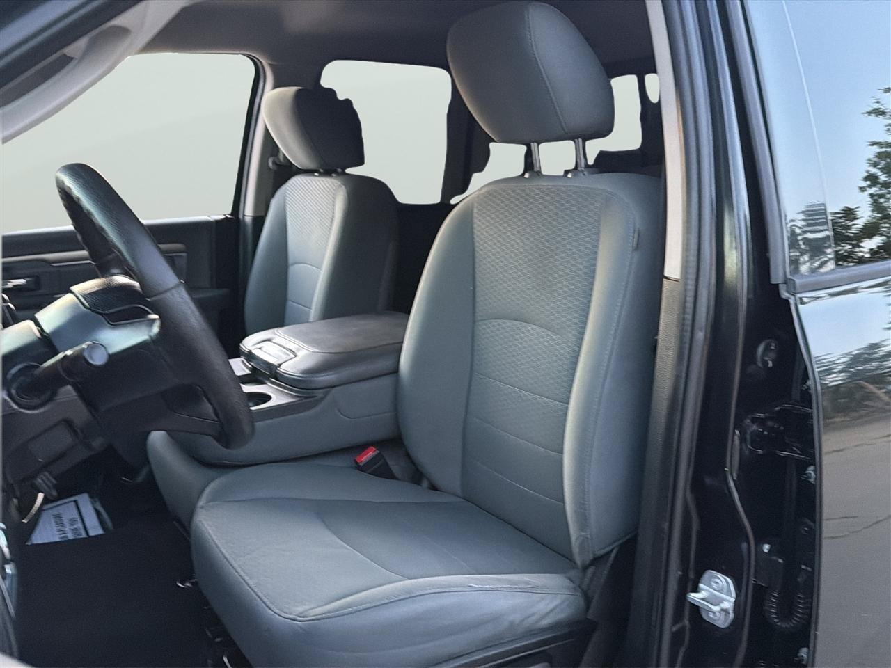 Used 2017 RAM 1500 Classic SLT AWD/4WD image 12