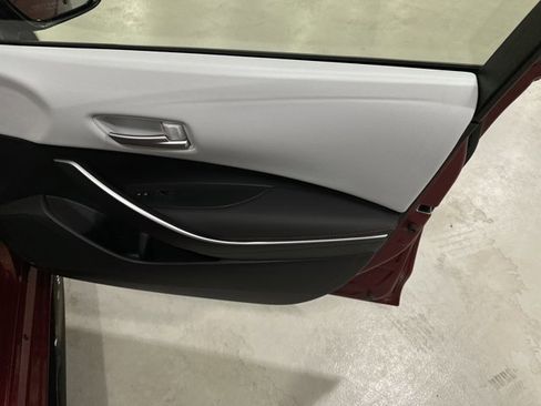 Used 2023 Toyota Corolla SE image 38