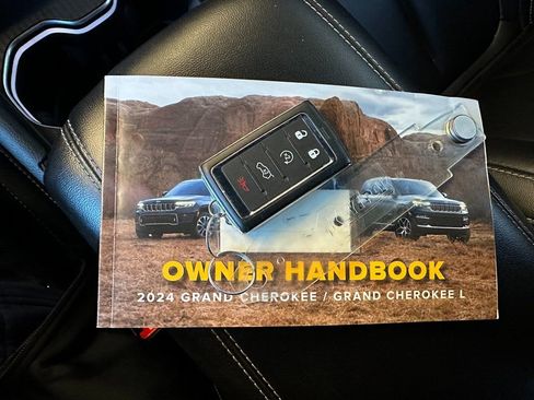 Used 2024 Jeep Grand Cherokee Limited 4xe image 9