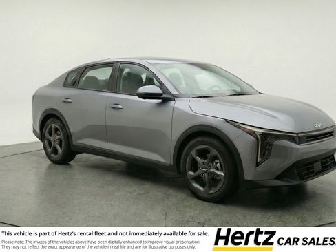 Used 2025 Kia K4 LXS FWD image 1