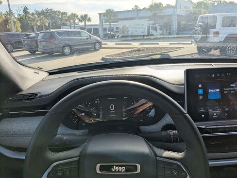Used 2024 Jeep Compass Latitude AWD/4WD image 28